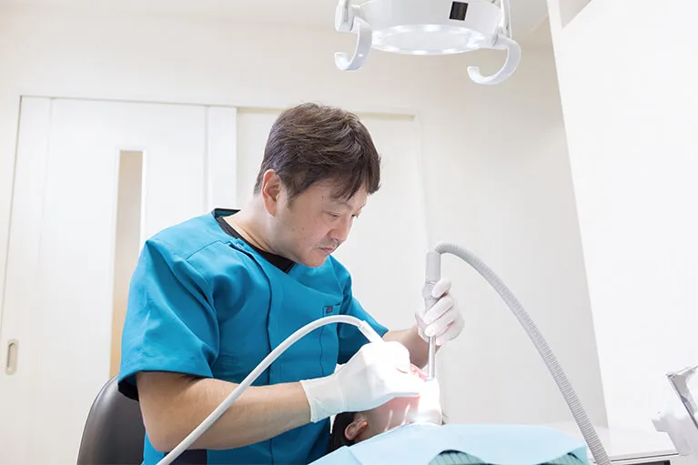 歯の表面を削る