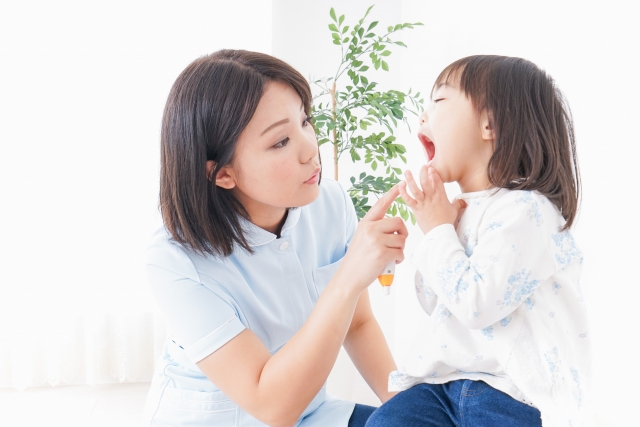 子どもの小さい顎を改善する矯正治療